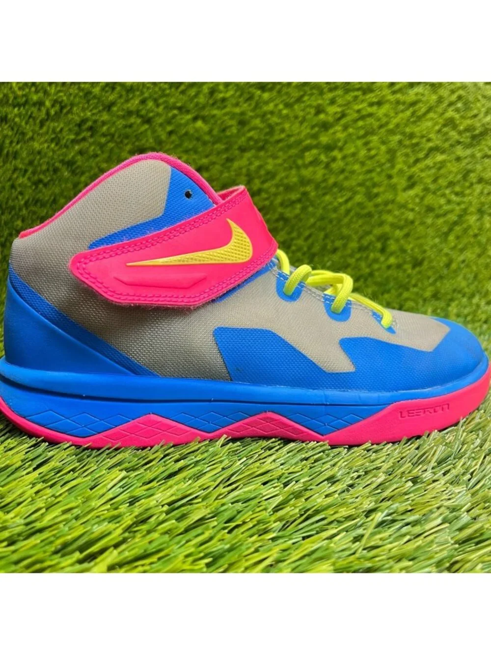 Nike Zoom LeBron Soldier VIII Girls Size 3Y Gray Blue Athletic Shoes Sneakers